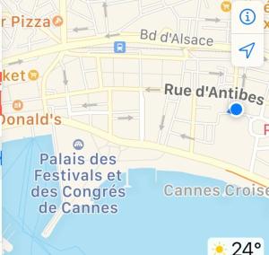Zdjęcie z galerii obiektu 2 pièces 2 terrasses 100 m Croisette très clair. w Cannes