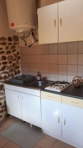 Kuchyňa alebo kuchynka v ubytovaní Gîte du figuier