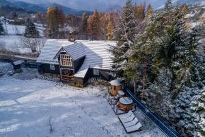 an aerial view of a house in the snow at Bratkowa Chata in Binczarowa