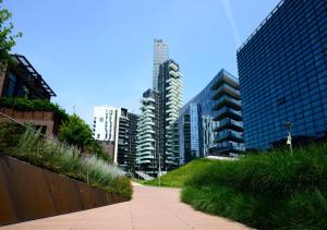 a sidewalk in a city with tall buildings at Milan Emerald Home ''Wifi & Self Check-in'' in Milan