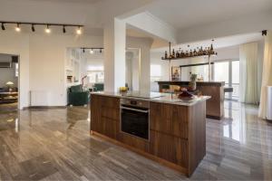 A kitchen or kitchenette at A Truly WOW Experience for Every Guest. THE place