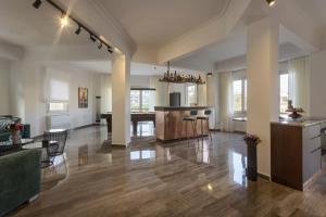 A kitchen or kitchenette at A Truly WOW Experience for Every Guest. THE place