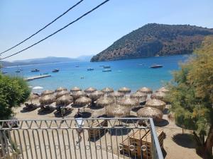 Galeriebild der Unterkunft Big apartment on the beach in Tolo