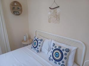 Galeriebild der Unterkunft Big apartment on the beach in Tolo + 22 Fotos