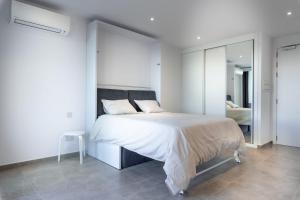 Postel nebo postele na pokoji v ubytování Top Studio with view-Hosted by Sweetstay