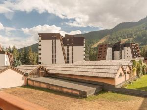 a view of a large building with buildings in the background at Appartement cosy 6 pers avec balcon sud, à 200m des pistes - La Salle-les-Alpes - FR-1-330F-70 in Serre Chevalier