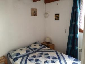 a bedroom with a bed and a blue curtain at Villa Port Barcarès, 3 pièces, 6 personnes - FR-1-81-270 in Le Barcarès