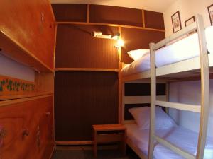 Appartement Valmorel, 2 pièces, 6 personnes - FR-1-291-721にある二段ベッド