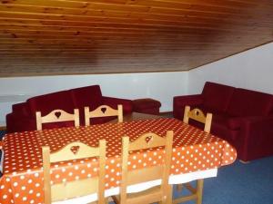 Et opholdsområde på Duplex lumineux 4 pièces, proche pistes, parking privé - FR-1-262-135