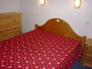 En eller flere senge i et værelse på Duplex lumineux 4 pièces, proche pistes, parking privé - FR-1-262-135