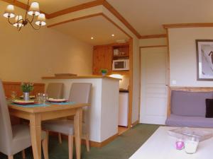 a kitchen and dining room with a table and chairs at Appartement Valmorel, 2 pièces, 5 personnes - FR-1-291-773 in Valmorel