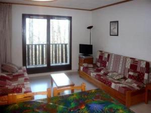 a living room with two couches and a balcony at Appartement Les Orres, 2 pièces, 8 personnes - FR-1-322-7 in Les Orres