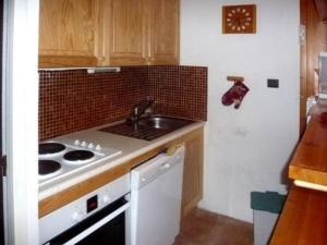 a kitchen with a sink and a stove top oven at Appartement Les Orres, 2 pièces, 8 personnes - FR-1-322-7 in Les Orres