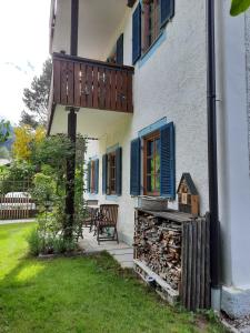 a house with a deck and a bird house at 'Sissi' ein zaubehaftes Apartement im modernen Landhausstil in Oberammergau