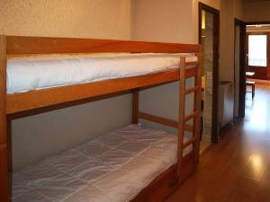 Appartement Les Orres, 1 pièce, 6 personnes - FR-1-322-172にある二段ベッド