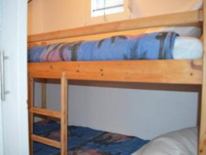 two bunk beds in a small room with a ladder at Appartement Saint-Cyprien, 1 pièce, 4 personnes - FR-1-225D-408 in Saint-Cyprien-Plage
