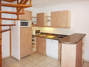 a kitchen with white appliances and wooden cabinets at Appartement Les Orres, 3 pièces, 8 personnes - FR-1-322-268 in Les Orres