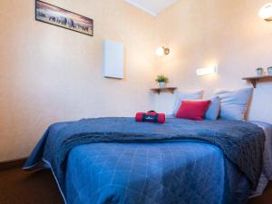 a bedroom with a blue bed with a red camera on it at Appartement Saint-Lary-Soulan, 2 pièces, 6 personnes - FR-1-296-127 in Saint-Lary-Soulan