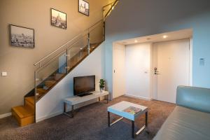 TV a/nebo společenská místnost v ubytování INNSiDE by Meliá Dresden