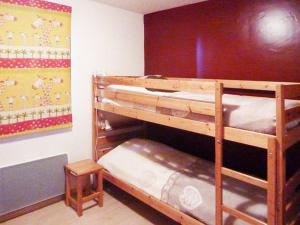 Krevet ili kreveti na kat u jedinici u objektu Appartement Les Orres, 4 pièces, 8 personnes - FR-1-322-288