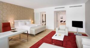 Postel nebo postele na pokoji v ubytování INNSiDE by Meliá Dresden