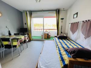 a bedroom with a bed and a desk and a window at Studio Cambo-les-Bains, 1 pièce, 4 personnes - FR-1-495-64 in Cambo-les-Bains