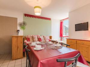 a kitchen with a table with a red table cloth at Appartement Briançon, 2 pièces, 6 personnes - FR-1-330C-13 in Briançon