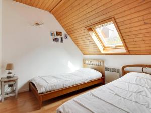 two beds in a attic room with a window at Maison Cauterets, 4 pièces, 6 personnes - FR-1-401-3 in Cauterets