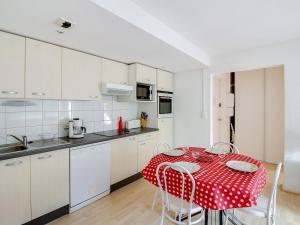 מטבח או מטבחון ב-Appartement La Mongie, 2 pièces, 6 personnes - FR-1-404-141