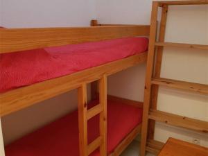 a couple of bunk beds in a room at Argelès-sur-Mer, T2 + Cabine, 6 pers., plage à 100m, parking, ascenseur - FR-1-388-19 in Argelès-sur-Mer
