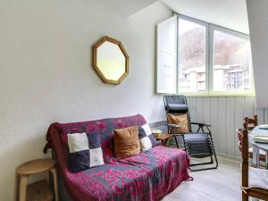 Appartement Barèges, 2 pièces, 6 personnes - FR-1-403-6にあるシーティングエリア