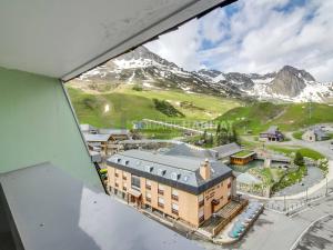 an aerial view of a resort with a mountain at Appartement 6 pers., 1 ch. avec balcon. 100m des pistes! - FR-1-404-122 in La Mongie +6 photos