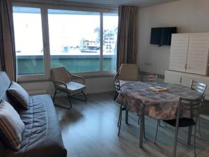 Appartement La Mongie, 2 pièces, 6 personnes - FR-1-404-122にあるシーティングエリア