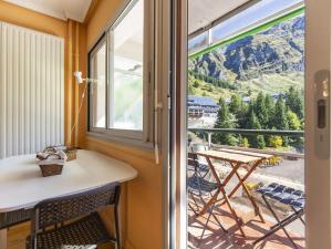 a balcony with a table and a view of a mountain at Studio Gourette, 1 pièce, 4 personnes - FR-1-400-65 in Gourette