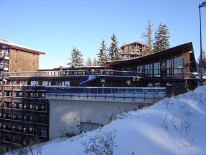 Το κτήριο όπου στεγάζεται  το διαμέρισμα +7 φωτογραφίες