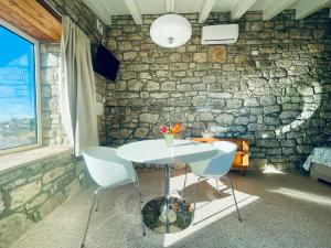 Posezení v ubytování LA CASETTA SULLE NUVOLE PETRA + 9 fotografií
