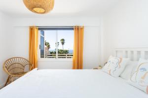 Postel nebo postele na pokoji v ubytování Home2Book Beachfront Design&Views Los Cristianos