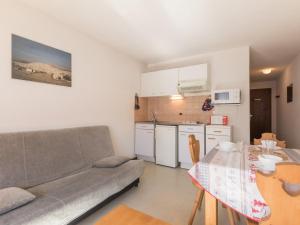 Appartement Briançon, 1 pièce, 4 personnes - FR-1-330C-87にあるシーティングエリア