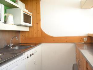 a kitchen with a sink and a microwave at Studio Les Arcs 1800, 1 pièce, 5 personnes - FR-1-411-470 in Arc 1800