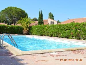 a swimming pool in a yard with aicrobialicrobialicrobial at Maison Saint-Cyprien, 3 pièces, 6 personnes - FR-1-225D-532 in Saint Cyprien Plage