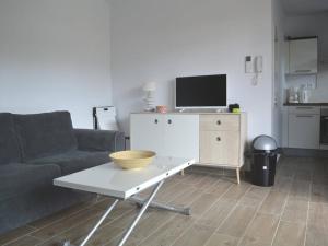 A seating area at Appartement Argelès-sur-Mer, 2 pièces, 4 personnes - FR-1-225-545
