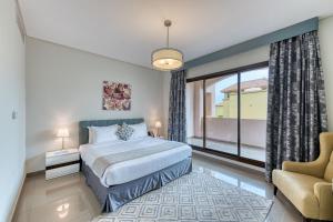 The Grove Resort Bahrain客房内的一张或多张床位