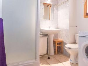 Koupelna v ubytování Duplex spacieux 12 pers, vue panoramique, Puy-Saint-Pierre - FR-1-330C-54 + 6 fotografií