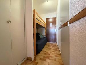 a hallway with a room with a bed and a door at Appartement Briançon, 1 pièce, 4 personnes - FR-1-330C-62 in Briançon