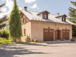 a house with two garage doors and a driveway at Grand studio mezzanine avec jardin et parking, 4 pers. - Villar-Saint-Pancrace - FR-1-330C-89 in Villar-Saint-Pancrace