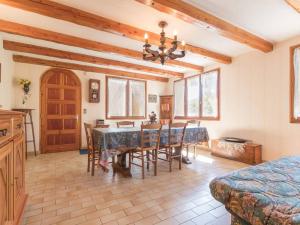 a dining room with a table and chairs at Grand studio mezzanine avec jardin et parking, 4 pers. - Villar-Saint-Pancrace - FR-1-330C-89 in Villar-Saint-Pancrace +9 photos
