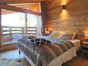 a bedroom with a bed with a wooden wall at Appartement Montvalezan-La Rosière, 5 pièces, 10 personnes - FR-1-398-549 in La Rosière