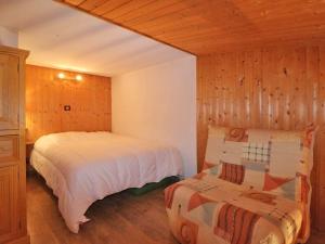 Un pat sau paturi într-o cameră la Studio Montvalezan-La Rosière, 1 pièce, 4 personnes - FR-1-398-553