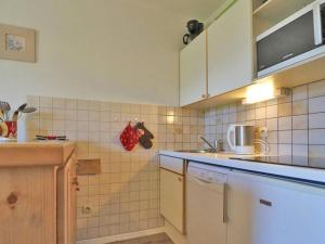 Appartement Montvalezan-La Rosière, 2 pièces, 6 personnes - FR-1-398-564にあるキッチンまたは簡易キッチン