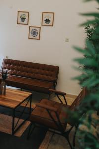 a living room with a bench and a coffee table at Fibar Hotel Zincirlihan in Aydın